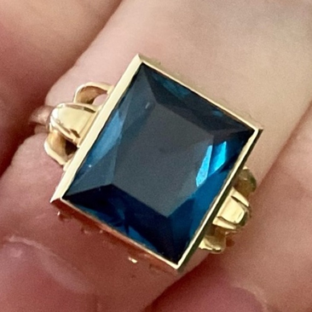 10k London Blue Topaz Yellow Gold Ring